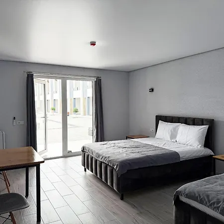 Brookside Hotel *